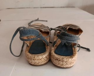 Alpargatas Stradivarius rayas azul y beige