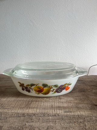Fuente de vidrio vintage con frutas
