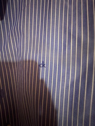 2 Camisas Calvin Klein Gris/Blanco