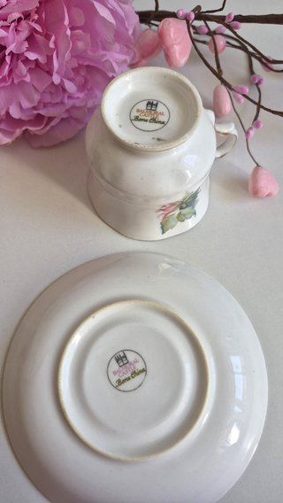 Taza y platillo de porcelana inglesa