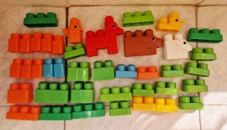MOLTO DINOSAURIO + 30 MOLTO BLOCKS + 10 MEGA BLOKS