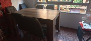 Mesa extensible y 6 sillas comedor. Mesa como nuev