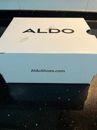 Sandalias doradas tacón adornadas ALDO
