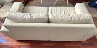 Sofá 2 plazas cuero beige
