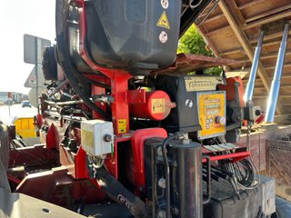 Camión IVECO ML180E28 con grúa Fassi