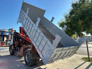 Camión IVECO ML180E28 con grúa Fassi
