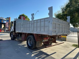Camión IVECO ML180E28 con grúa Fassi