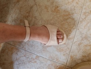 Sandalias cuña beige