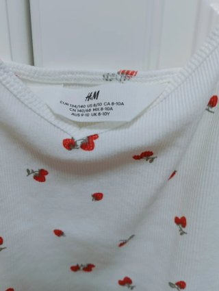 Top tirantes blanco con estampado de fresas