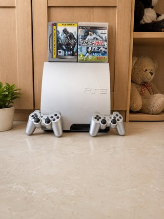 Consola PS3 + 2 Mandos + 1 Juegos
