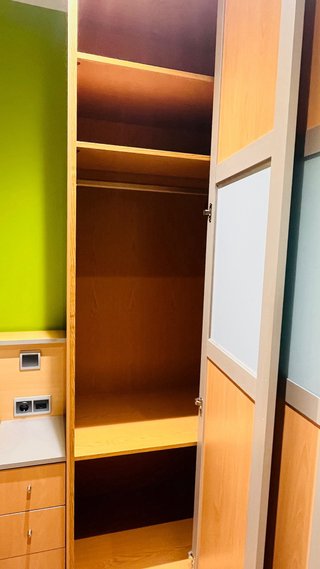 Armarios, cabeza y comoda de dormitorio