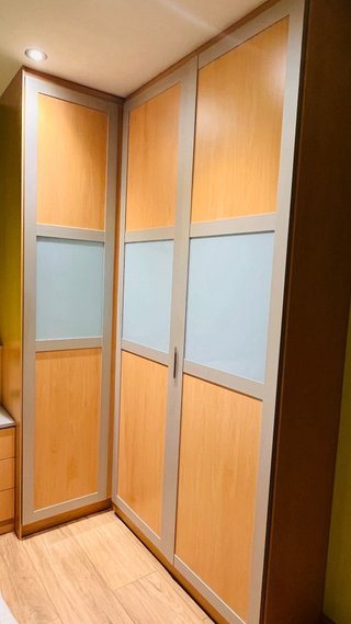 Armarios, cabeza y comoda de dormitorio
