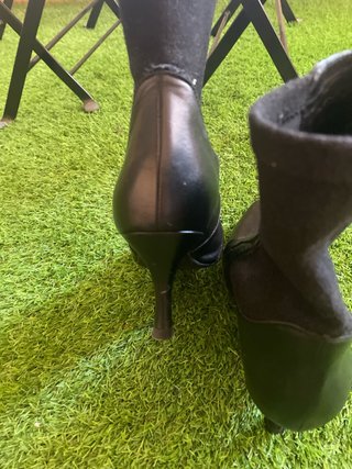 Botines negros tacón fino punta