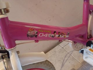 Bicicleta 14 pulgadas de regalo ruedines y cesto
