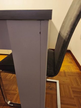 Mesa de comedor gris cemento y blanca