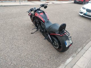 Harley-Davidson V-Rod Negra y Roja