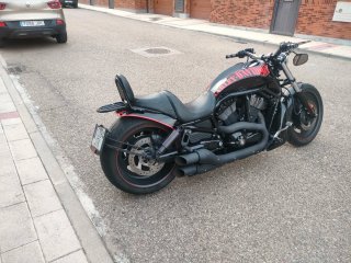 Harley-Davidson V-Rod Negra y Roja