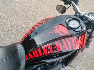 Harley-Davidson V-Rod Negra y Roja