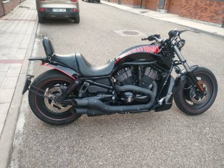 Harley-Davidson V-Rod Negra y Roja