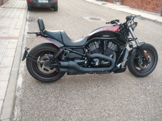 Harley-Davidson V-Rod Negra y Roja