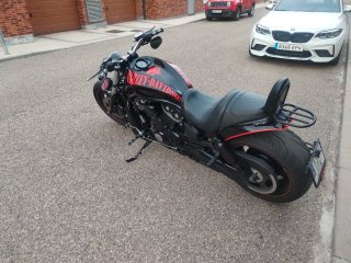 Harley-Davidson V-Rod Negra y Roja