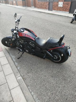 Harley-Davidson V-Rod Negra y Roja