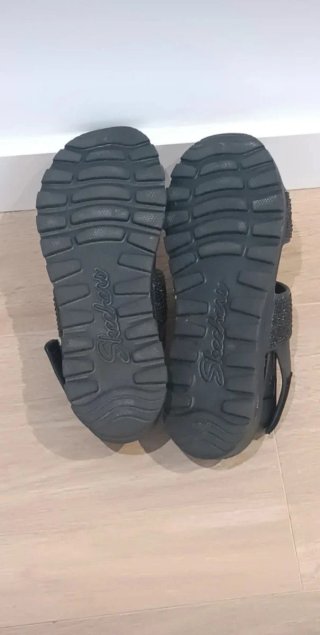 Sandalias negras brillantes talla 40