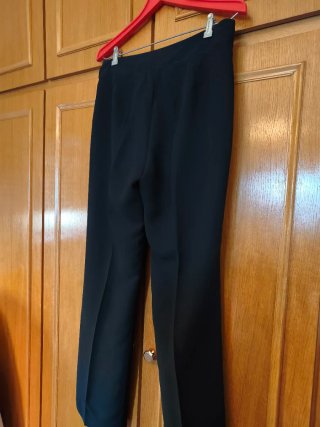 Pantalón negro clásico