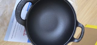 Wok de hierro fundido negro