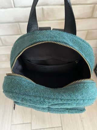 Mochila Parfois verde efecto pelo. Perfecto estado