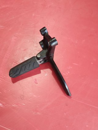 PEDANA ANTERIORE SINISTRA APRILIA TUONO 125 2025