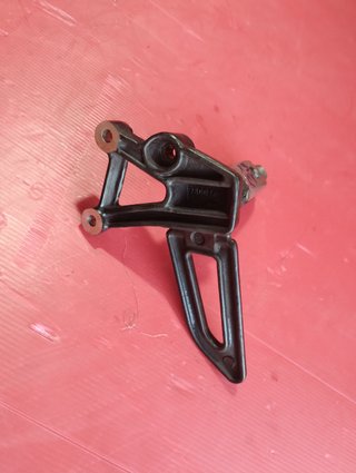 PEDANA ANTERIORE SINISTRA APRILIA TUONO 125 2025