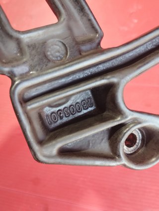 PEDANA ANTERIORE SINISTRA APRILIA TUONO 125 2025