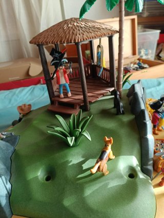 Isla Pirata Playmobil Grande  Accesorios. SIN CAJA
