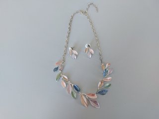 Conjunto de gargantilla y pendientes