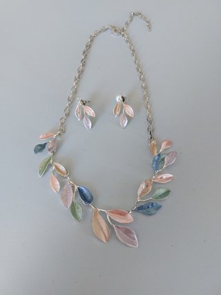 Conjunto de gargantilla y pendientes