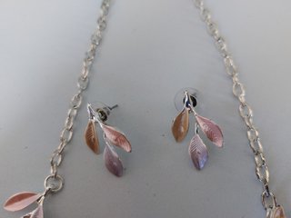 Conjunto de gargantilla y pendientes