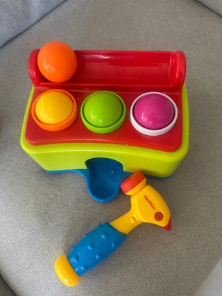 Juego de martillo y bolas de colores