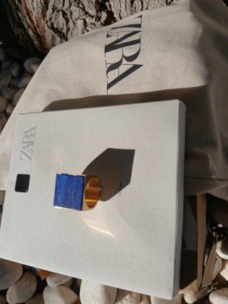 Anillo Zara azul y dorado nuevo