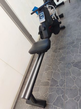 Máquina de remo negra