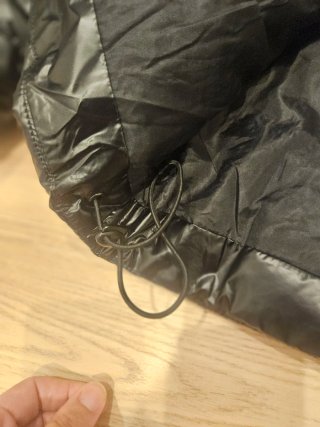 Anorak negro con capucha