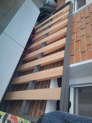 Somier de cama metálico y madera son 2