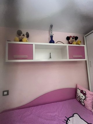 Dormitorio juvenil rosa y blanco Dos camas
