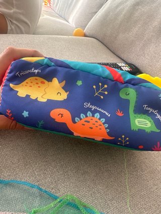 Caja de pañuelos de bebé con dinosaurios