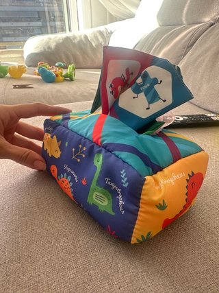 Caja de pañuelos de bebé con dinosaurios