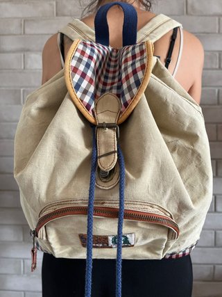 Mochila amplia efecto lavado con bolsillo exterior
