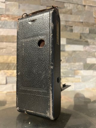 Fotocamera d'epoca in pelle nera