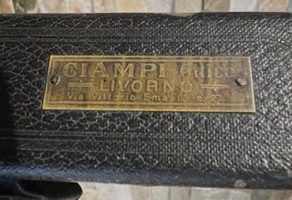 Fotocamera d'epoca in pelle nera