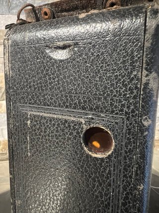 Fotocamera d'epoca in pelle nera