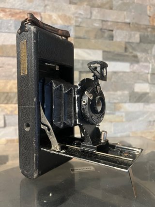 Fotocamera d'epoca in pelle nera